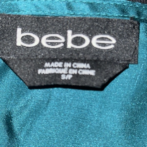 Bebe 100% Silk Long Sleeve Cropped Blouse - Picture 9 of 12